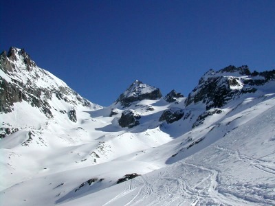 ski run below the Bertol hut